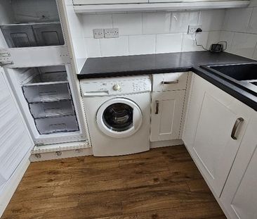 2 bedroom semi-detached house to rent - Photo 4