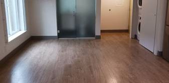 Newly Renovated 2 Bedroom Apartment - Photo 2