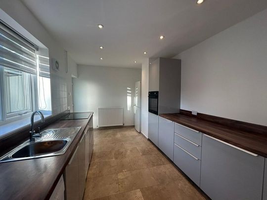 3 bedroom terraced house to rent - Photo 1