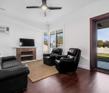 Spacious & Stylish 3-Bedroom Home! - Photo 2