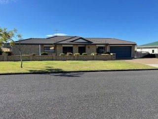 A Delightful Home in Wonderful Cherrywood - Otumoetai - Photo 1