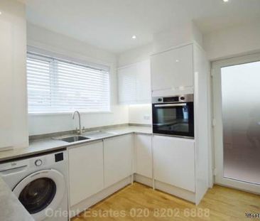 3 bedroom property to rent in London - Photo 4