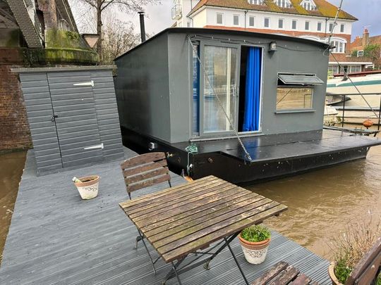 1 bedroom houseboat to rent - Photo 1