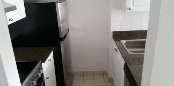 One bedroom for rent, January 15th. - Photo 2