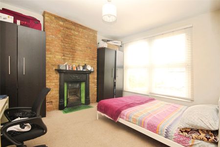 Melrose Avenue, Mitcham, Surrey, CR4 2EG - Photo 2