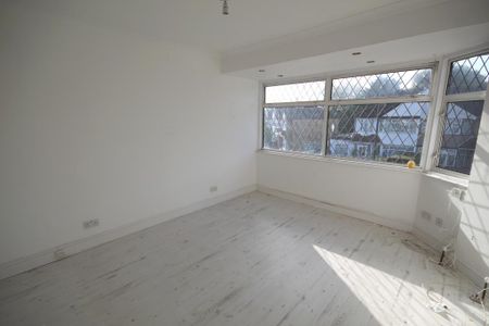 4 bedroom semi-detached house to rent - Photo 5