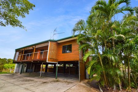 Spacious Family Home with Pool in Yorkeys Knob - Photo 5