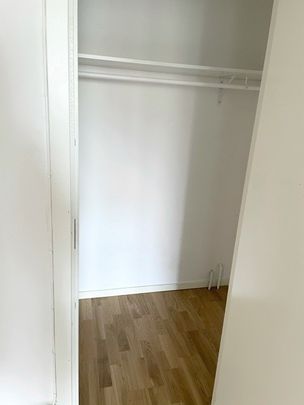 Heljestrandsgatan, Eskilstuna - Photo 1