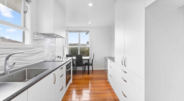 Spacious family home with modern comforts! - Photo 1