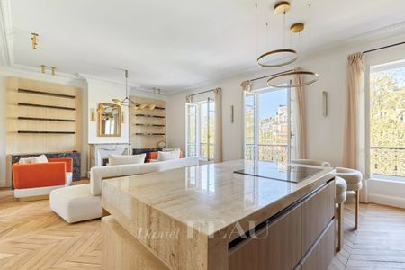 Appartement à louer à Paris 8Ème - Photo 4