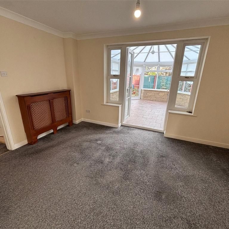 4 bedroom detached house to rent - Photo 1