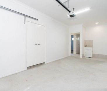 Modern 2-bedroom Villa in a Quiet, Convenient Location - Photo 1