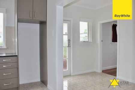 Discover your new home in the heart of Mount Roskill, Auckland! - Photo 5