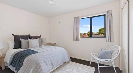 Sunny One Bedroom Apartment in Richmond - Photo 2