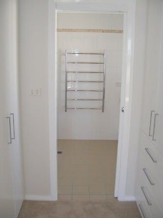 LARGE 4 BEDROOM HOME IN QUIET LOCATION! - Photo 5