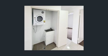 Modern 2-Bedroom, 2-Bathroom Apartment with Garden Views & Prime Convenience - Photo 4