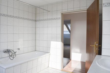 Loftartige Dachgeschosswohnung - 3 Zimmer - Aufzug - Photo 3