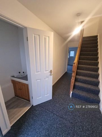 2 bedroom terraced house to rent - Photo 5