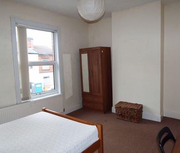 4 bedroom terraced house to rent - Photo 5