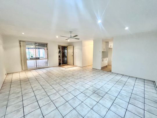 Large 4 Bedroom Family Home with Studio / 5th Bedroom - Photo 1