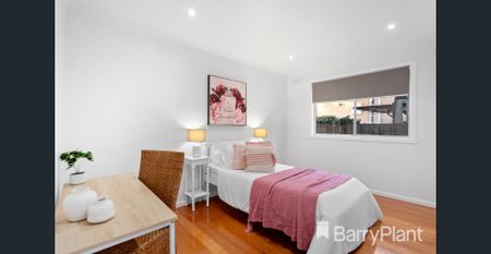 The location couldn't be more ideal, - Photo 3