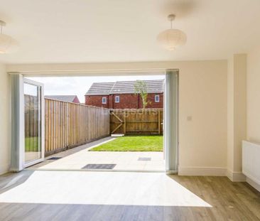 3 bedroom end of terrace house to rent - Photo 1