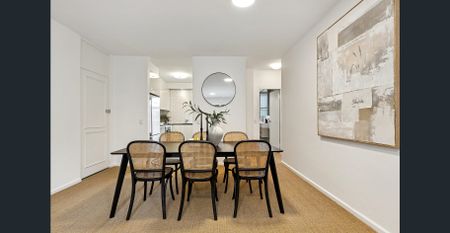 Spacious Ground-Floor Apartment with Parking & Oversized Storage - Photo 3