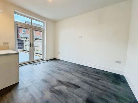 3 bedroom House To Let Total Size: 1088 SQ FT - Photo 3