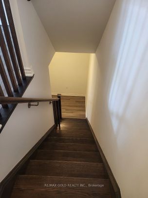 Townhouse For Lease | W8116784 - Photo 1