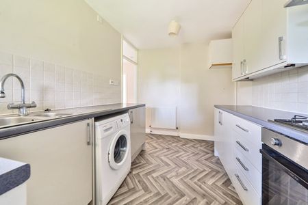 Flat to rent - Amblecote Road, London, SE12 - Photo 3