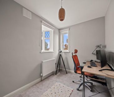 4 bedroom semi-detached house to rent - Photo 2