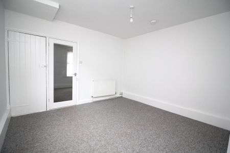 2 bedroom semi-detached house to rent - Photo 5