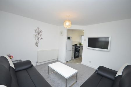 First Floor Flat, Opp Woodland Park, Walmsley Street, Darwen - Photo 4