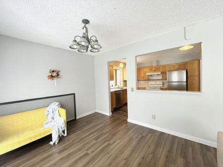 260 Sandstone Place Northwest, Calgary - Photo 3