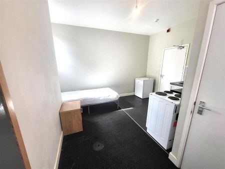 Studio to rent - Photo 2