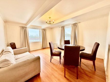 3 bedroom flat to rent - Photo 3