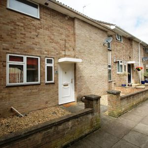 1 bedroom in a house share to rent - Photo 2