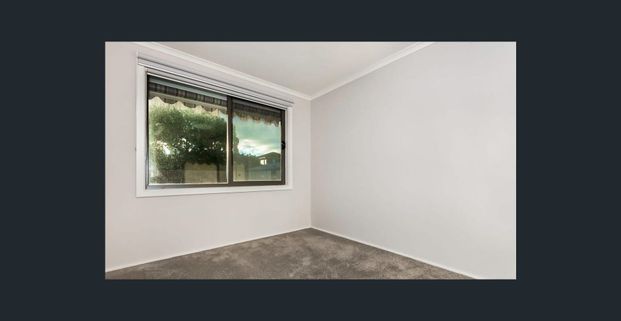 Spacious 3 Bedroom Belmont Home! - Photo 1