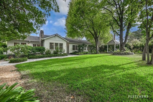 A Timeless Home with Gorgeous Landscapes - Garden Maintenance Included - Photo 1