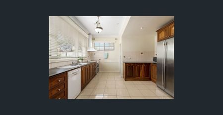 Beautifully Presented Home in Sought-After Elizabeth Macarthur Estate - Photo 4