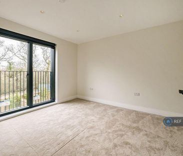 4 bedroom detached house to rent - Photo 2