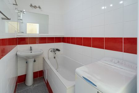 Byt k pronájmu 2+kk, byt Praha 8, po rekonstrukci, 48m2 - Photo 3