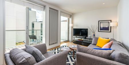 A refurbished two bedroom apartment located in the heart of Shad Thames. This luxurious apartment also benefits from inclusive gym membership in the boutique Dixon hotel. - Photo 3