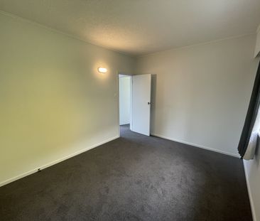 Spectacular Views in Hataitai - Photo 4