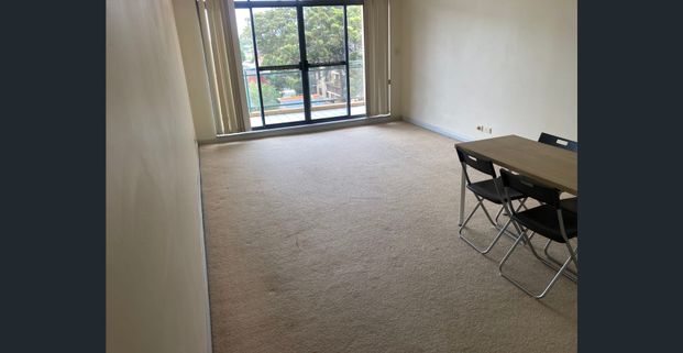 Fully Furnished- Super Convenient & Affordable 2B2B! Closed to Restaurant, Supermarket, Bus Station, UNSW! Available From 15/12/2025 To 05/02/2026. - Photo 1