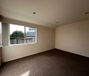 4 Bedroom, 2 Bathroom, 2 Living! - Photo 4