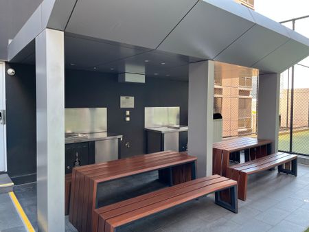 Home in the Heart of the City - Photo 2