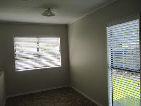 3 Bedroom - Pets Considered - Photo 2