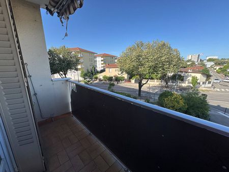 Appartement 4 pièces – VENISSIEUX - Photo 2
