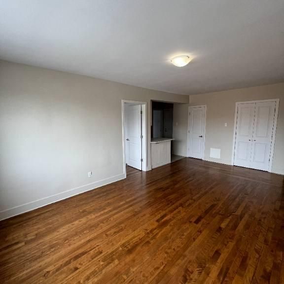 5½ Apartments Available (All Included) - A louer • For Rent - Photo 1
